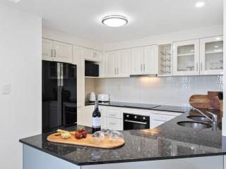 3 BEDROOM CBD WATERFRONT LUXURY APARTMENT - Cairns - 9