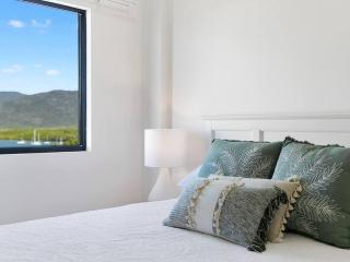 3 BEDROOM CBD WATERFRONT LUXURY APARTMENT - Cairns - 6