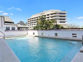 3 BEDROOM CBD WATERFRONT LUXURY APARTMENT - Cairns - 4