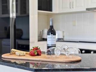 3 BEDROOM CBD WATERFRONT LUXURY APARTMENT - Cairns - 3
