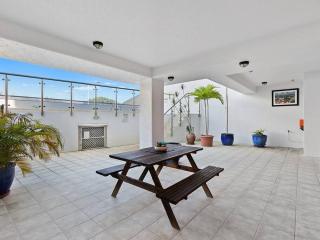3 BEDROOM CBD WATERFRONT LUXURY APARTMENT - Cairns - 1