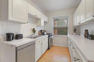 1BR Simple & Roomy Apartment in Evanston - Hinman S3 - Evanston - 3