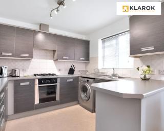 LONG STAYS 30pct OFF - Comfy 3 Bed House near City Centre - PS4 - PARKING By Klarok Short Lets & Serviced Accommodation - 4