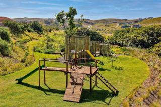 Chaval Cave, 5 Bedroom 6 bathroom in Zululami Coastal Estate - Sheffield Beach - 8