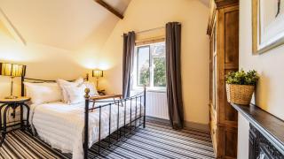 Available For Contractors 2 Double Beds and Sofa Bed Private Parking - Harlow - 5