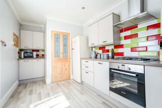 Beautiful 3 bedroom home, 10 minutes walk to Beach. - Cleethorpes - 2