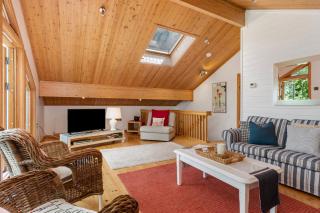 The Bluebell - Luxury Lodge with Hot Tub - Penally - 4