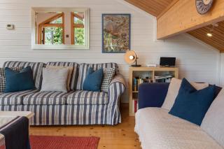 The Bluebell - Luxury Lodge with Hot Tub - Penally - 5