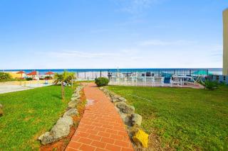 Daytona Shores Inn and Suites - 1