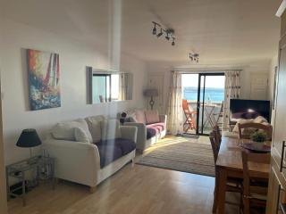 Portrush Penthouse Stunning Harbour & Atlantic Views only 2 mins walk to Harbour & Ramore - Portrush - 2