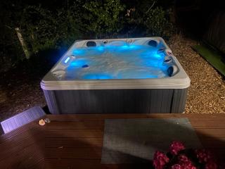 The Granary Cabin, Near Horsham - 7