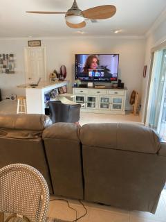 This Homestay Oasis Is The Cape's Best Place To Stay - Cape Coral - 1