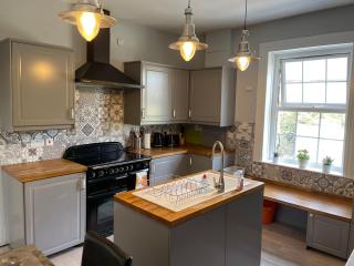 Spacious 4-bed Holiday Home in the heart of Maidstone - Maidstone - 5