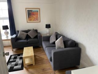 Spacious 4-bed Holiday Home in the heart of Maidstone - Maidstone - 1