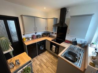 Contemporary & Chic inner terrace 5 mins from Barnsley town centre - 8