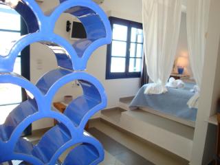 Big Blue Apartments - 4