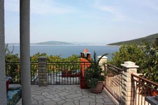 Apartments by the sea Maslinica, Solta - 775 - 1