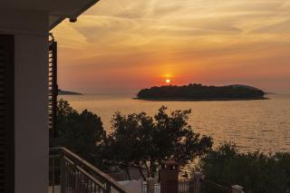 Apartments by the sea Maslinica, Solta - 775 - 0