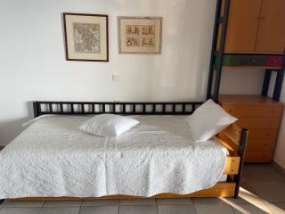 Sea-side 3 BEDROOM- BEACH HOUSE - Poros - 4