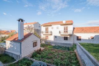 Apartments with parking space Supetar, Brac - 18825 - 0