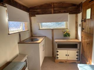 Modern Shepherd's Hut at St Anne's - Plymouth - 4
