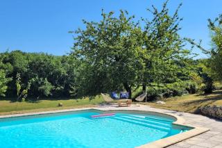 Cottage rénové avec piscine et terrasse - 9