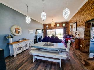 Dullstroom Manor Game & Trout Lodge - Dullstroom - 9