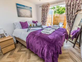 Charming Chalet A Stone's Throw From The Beach! - Pass the Keys - 8