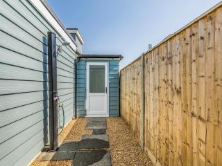Pass the Keys Charming Chalet A Stones Throw From The Beach - Chichester - 4