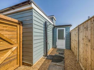 Pass the Keys Charming Chalet A Stones Throw From The Beach - Chichester - 3