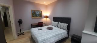 Comfy Fenia Stay - Londra - 0