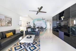 ZEN AT ARKABA 3BR Luxury Waterfront Apt Pool + BBQ - 2