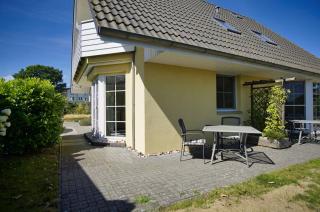 nah am Meer, ruhige Lage, gratis Nutzung vom AHOI Erlebnisbad und Sauna in Sellin - Haus Inselblick FeWo 02 - Göhren - 1