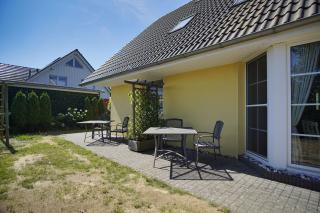 nah am Meer, ruhige Lage, gratis Nutzung vom AHOI Erlebnisbad und Sauna in Sellin - Haus Inselblick FeWo 01 - Göhren - 6