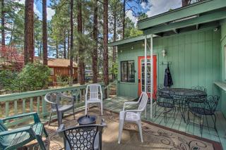 2 Mi to Rainbow Lake Woodsy Retreat with Deck! - 9