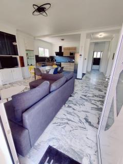 La Villa Castel - Haut de villa - parkings- 3 chambres - 8 couchages - jardin - barbecue - Cagnes-sur-Mer - 6