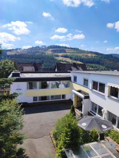 Berghotel Natura Bed & Breakfast - Winterberg - 0
