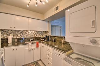 Sleek Phoenix Condo Walk to Biltmore Fashion Park - Phoenix - 1