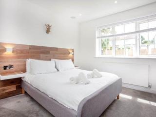 HONEYBROOK - detached home - Torquay - 1