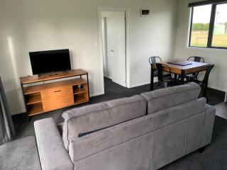 Oxford - Under the Mountains 1-bedroom Guesthouse - Burnt Hill - 7