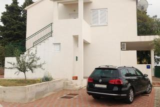 Apartments with a parking space Primosten - 4268 - 1