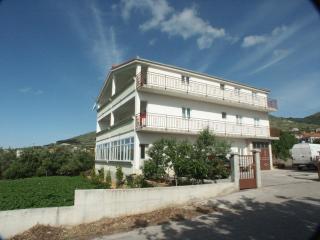 Apartments by the sea Seget Donji, Trogir - 2041 - Trogir - 0