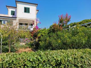 Apartments by the sea Vinisce, Trogir - 4288 - Vinišće - 8