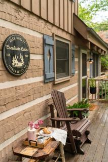 Creekside Cabin - Seven Devils,NC - Pet-Friendly, Close to Hiking & Fishing, and Family Games! - Seven Devils - 2