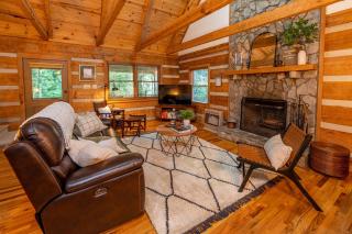 Creekside Cabin - Seven Devils,NC - Pet-Friendly, Close to Hiking & Fishing, and Family Games! - Seven Devils - 3