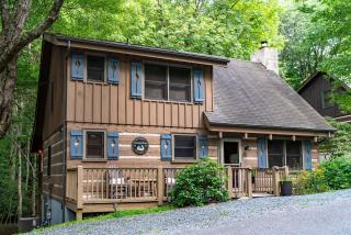 Creekside Cabin - Seven Devils,NC - Pet-Friendly, Close to Hiking & Fishing, and Family Games! - Seven Devils - 9