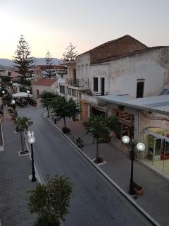 Heart of Kissamos Apartment - 8