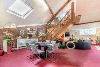 Dragon Loft Apartment - 6