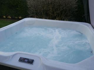 Romeo Cottage - Sleeps 4 - Open Plan Barn - Private Hot Tub & Garden - Stratford-upon-Avon - 0