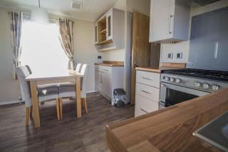 Lovely 6 Berth Caravan At Suffolk Sands Holiday Park Ref 45010Mv - Felixstowe - 5